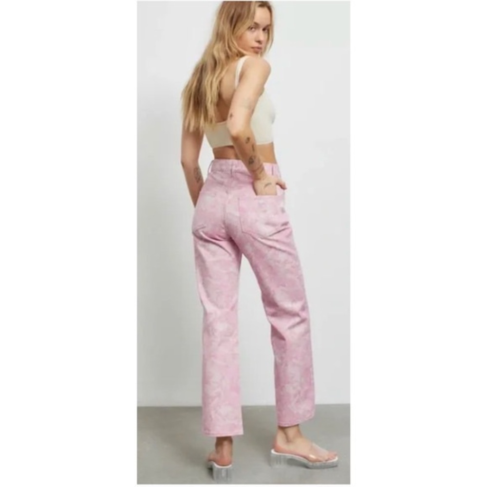 BDG urban outfitters women’s cowboy jeans 
Pink patterned
High-waisted